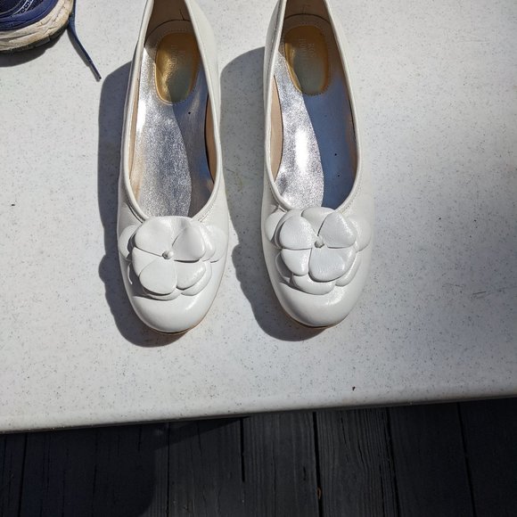 Shoes - Picture 1 of 3